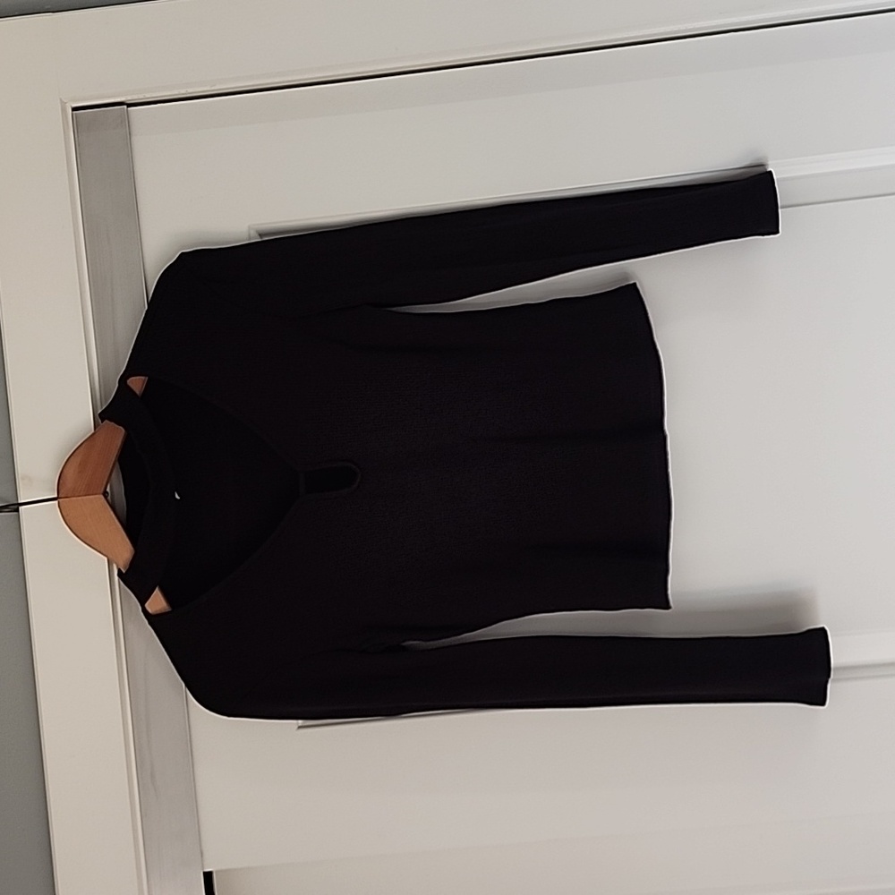 JACK by BB Dakota black long sleeve stretchy top with cut out neck line!